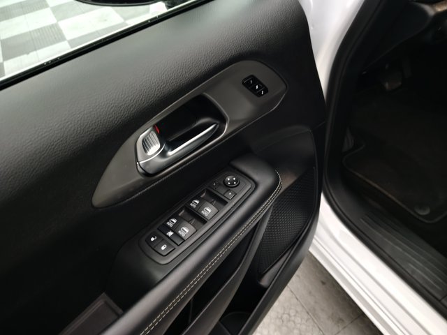 Used 2025 Chrysler Pacifica Select FWD image 20