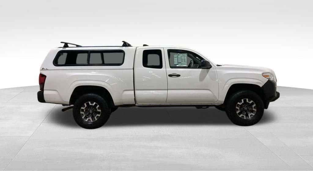 Used 2022 Toyota Tacoma SR image 2