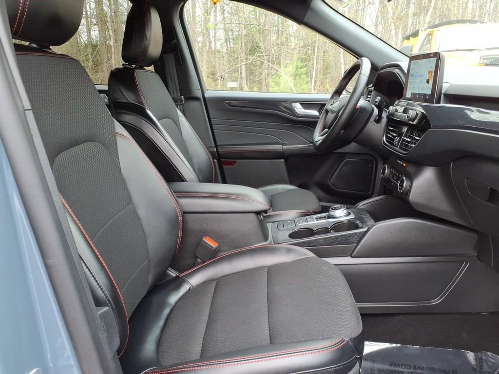 Certified 2025 Ford Escape ST-Line AWD/4WD image 10