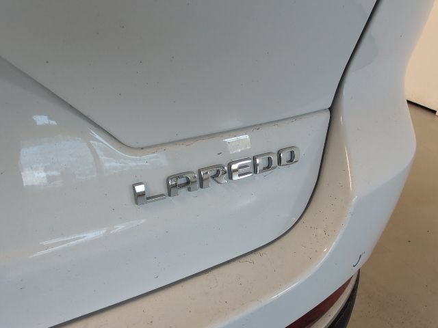 Used 2023 Jeep Grand Cherokee Laredo AWD/4WD image 34