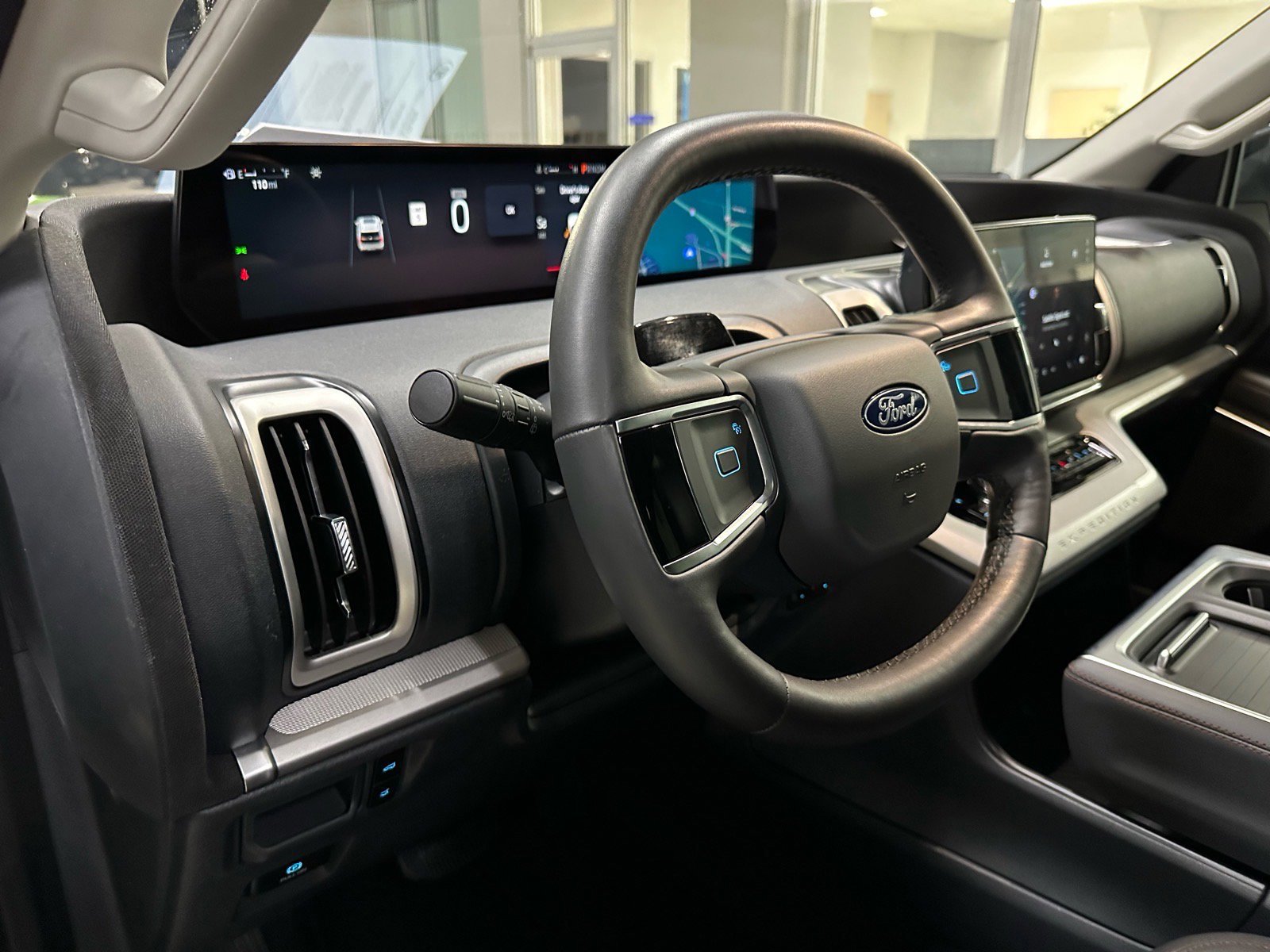 Certified 2025 Ford Expedition Active image 21