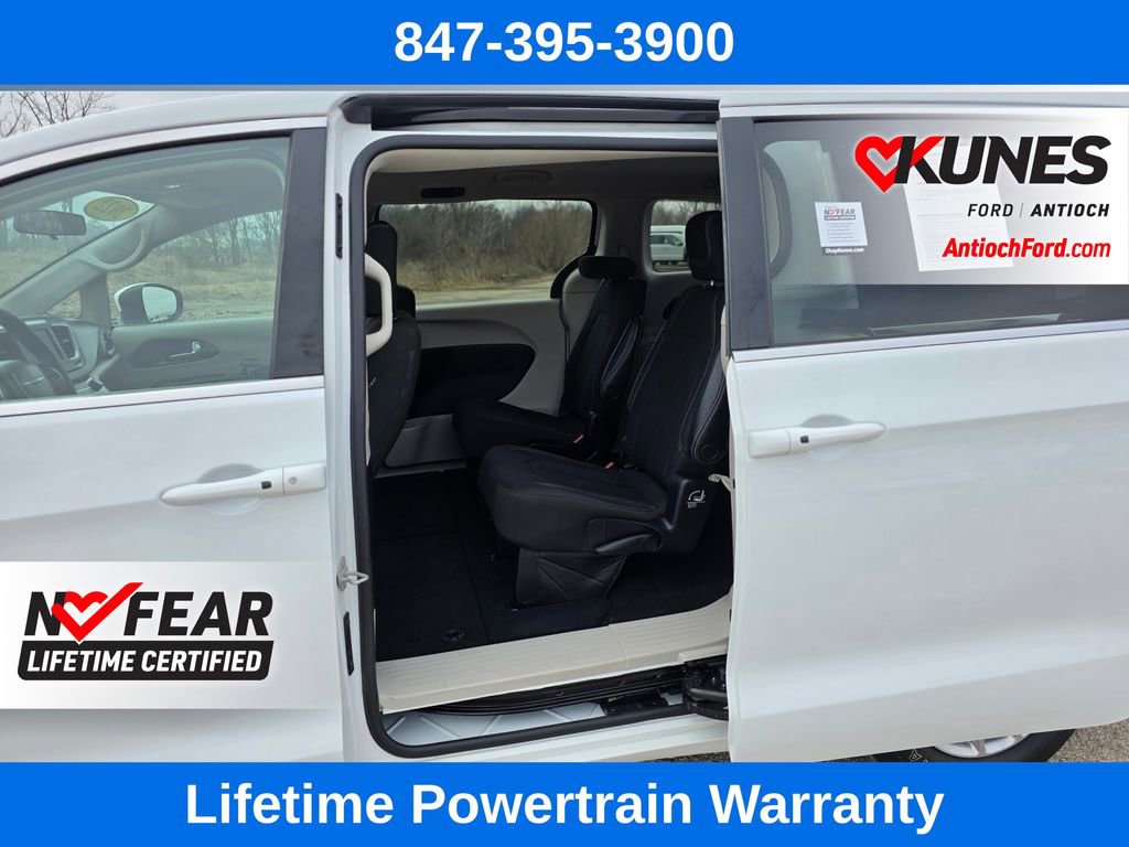 Used 2022 Chrysler Voyager LX FWD image 20