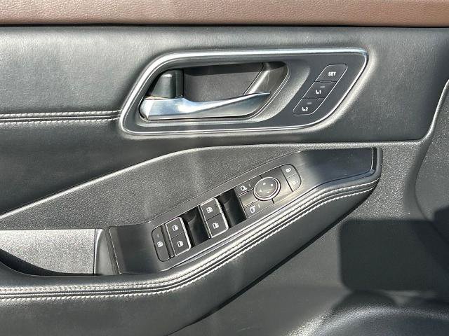 Used 2022 Nissan Rogue Platinum AWD/4WD image 18