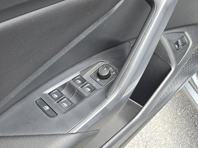 Used 2020 Volkswagen Jetta SEL FWD image 17