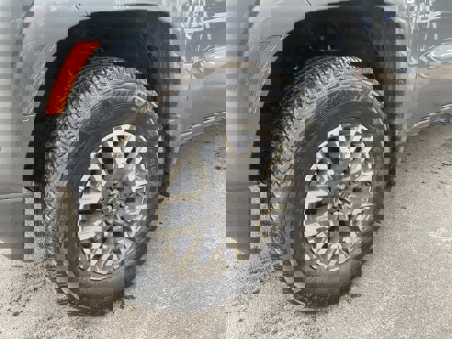 Used 2024 Nissan Frontier SL image 6