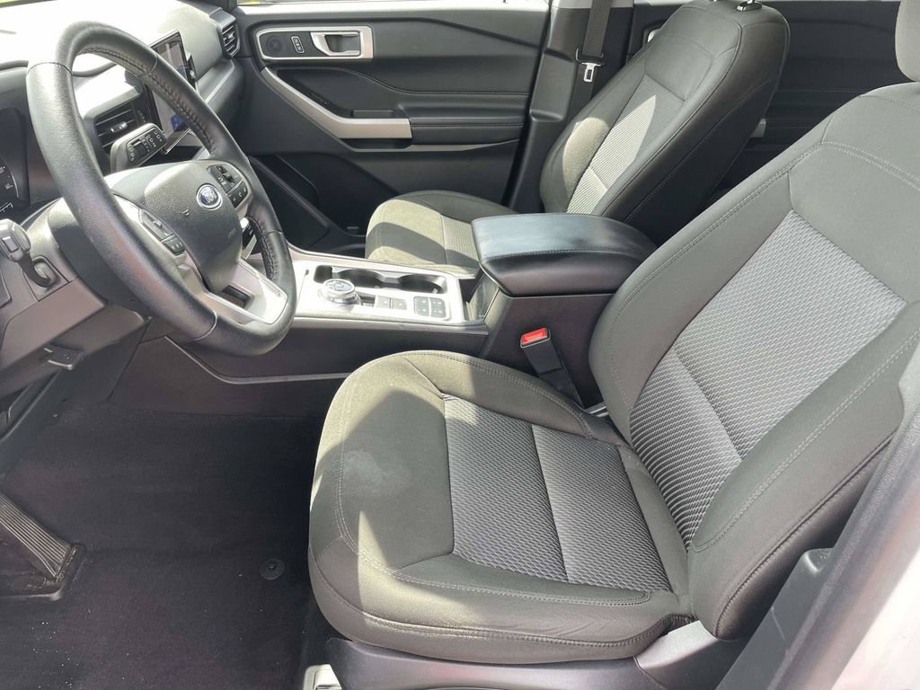 Certified 2024 Ford Explorer XLT RWD image 13
