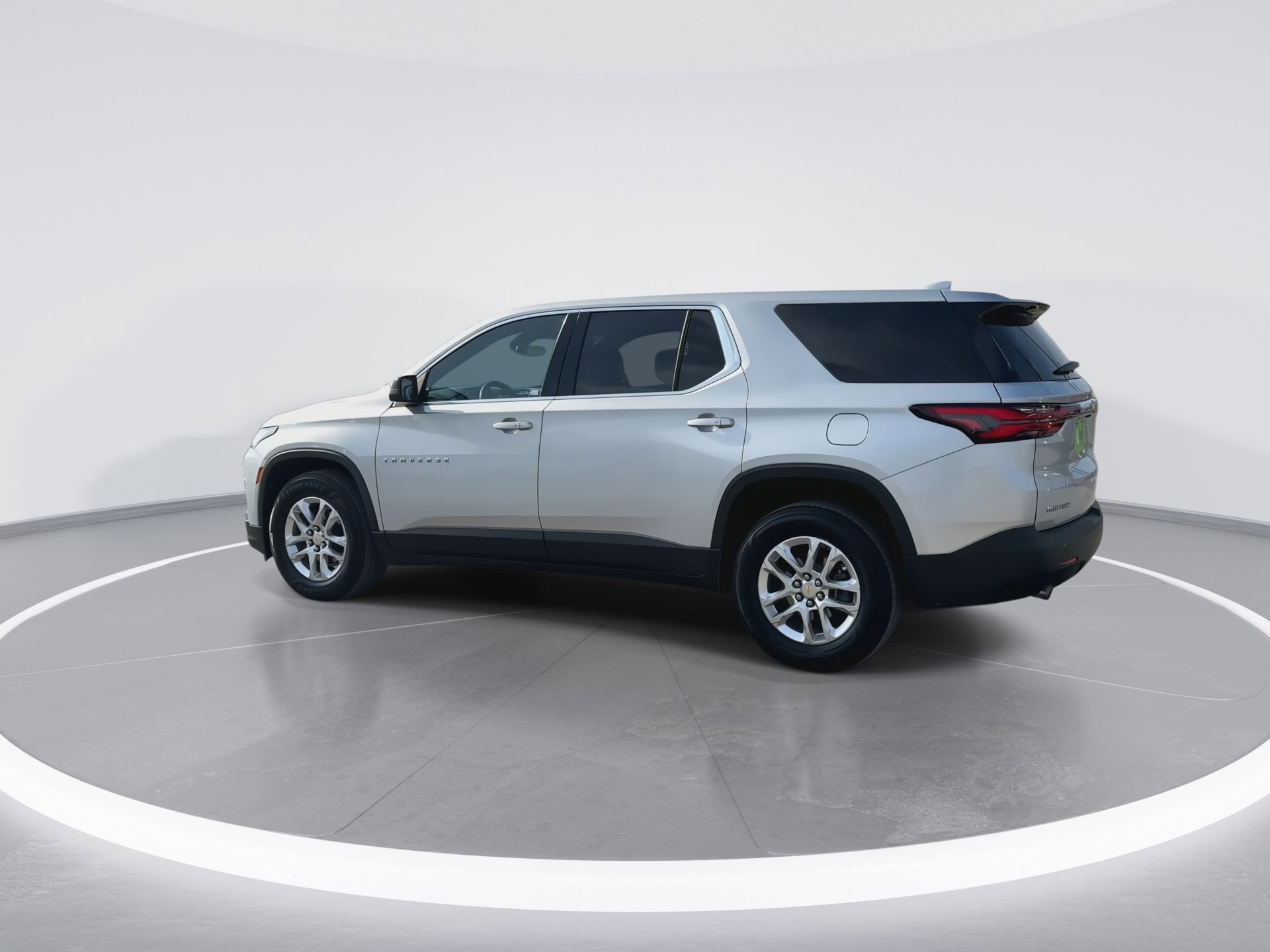Used 2022 Chevrolet Traverse LS w/ LPO, Cargo Package image 6
