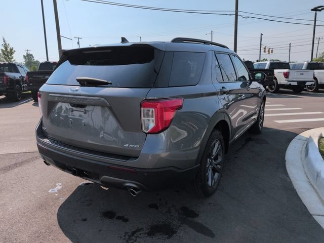 Certified 2023 Ford Explorer XLT w/ Equipment Group 202A AWD/4WD image 5