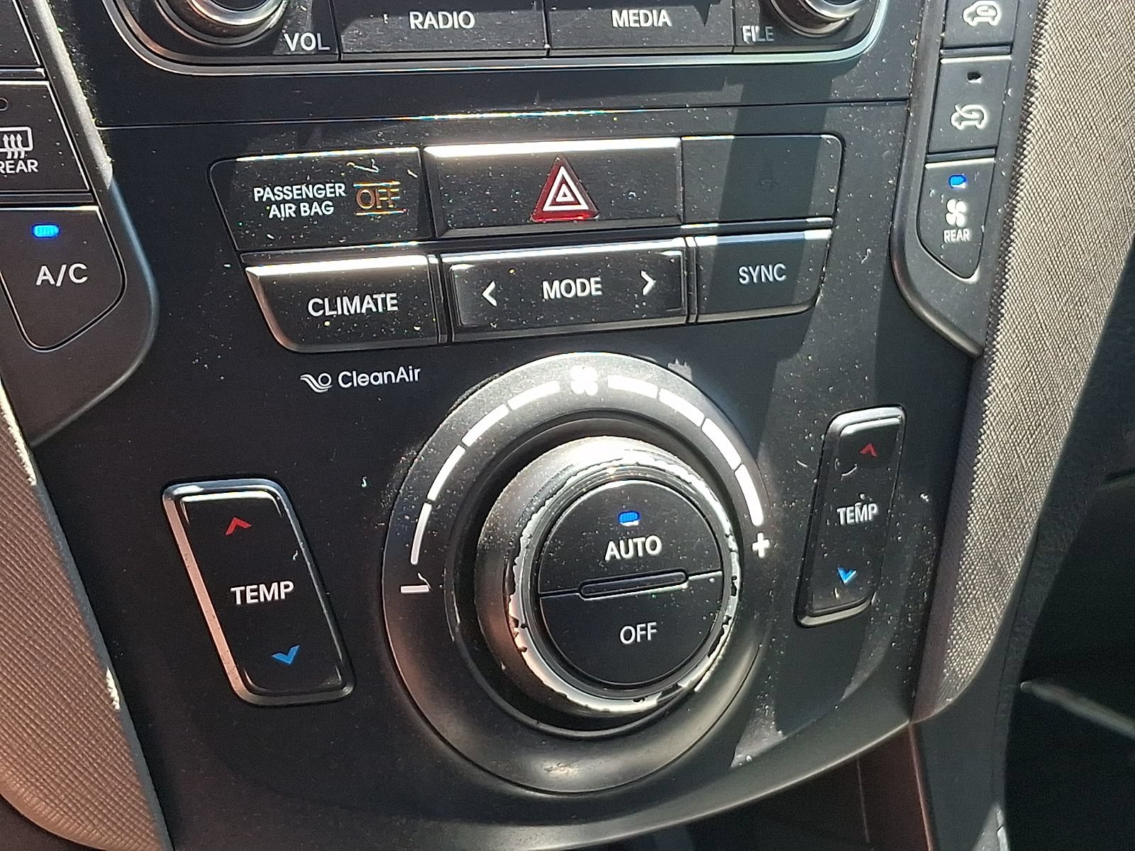 Used 2019 Hyundai Santa Fe XL SE FWD image 16