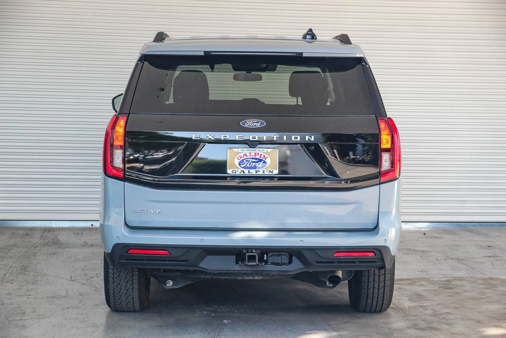 Certified 2025 Ford Expedition Active RWD image 5