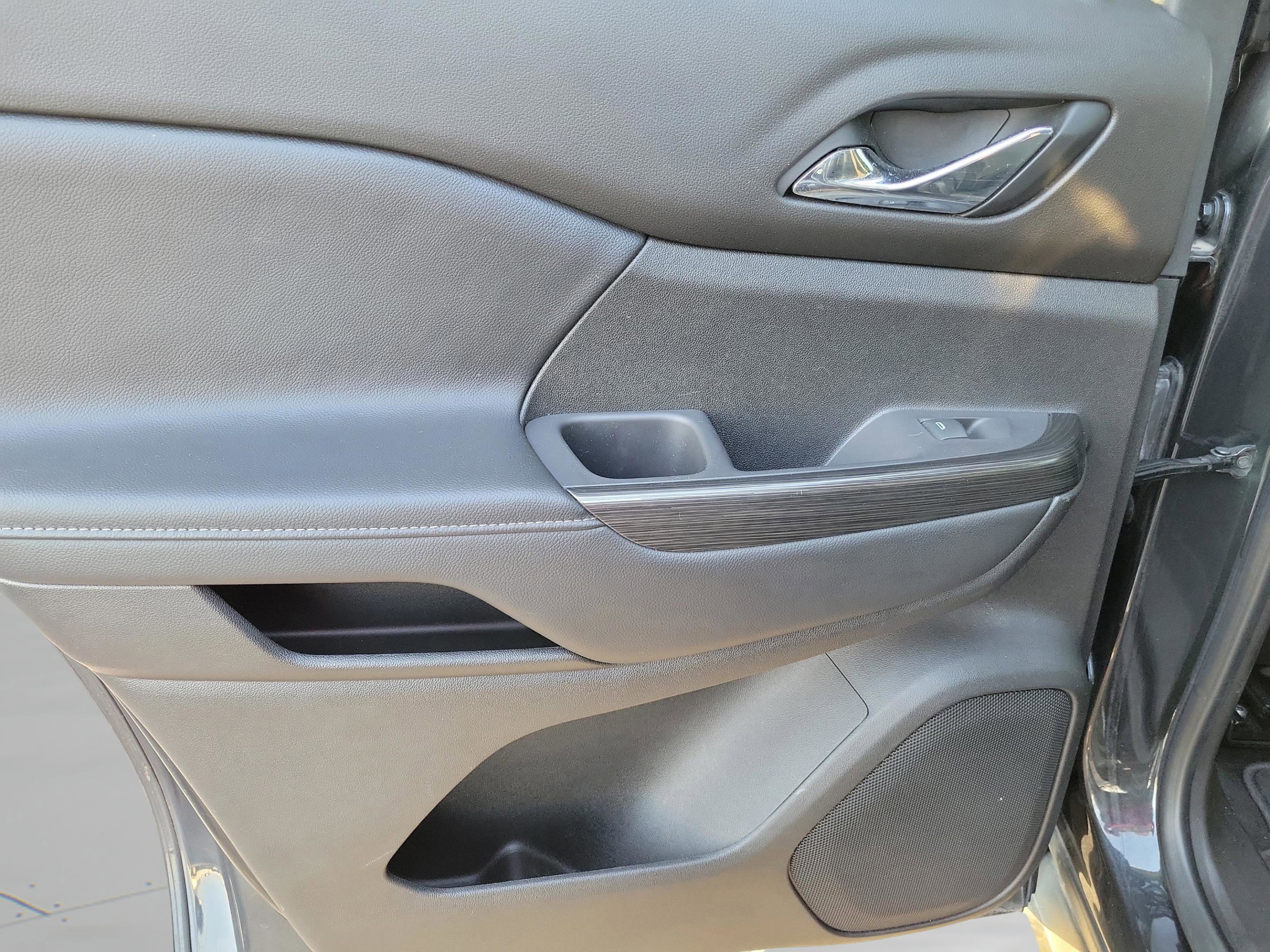 Used 2020 GMC Acadia SLT w/ Premium Package image 12