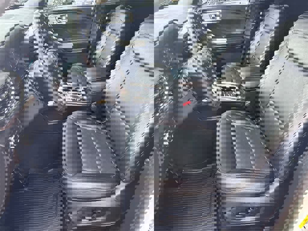 Certified 2022 Ford Explorer Limited w/ Hybrid Equipment Group 310A image 10