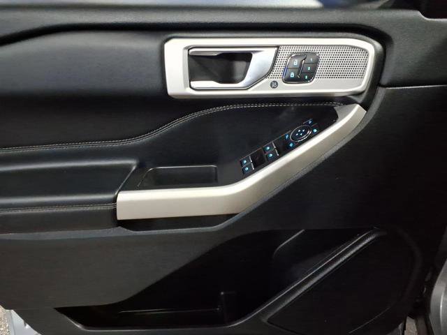 Certified 2022 Ford Explorer Limited w/ Equipment Group 301A image 8