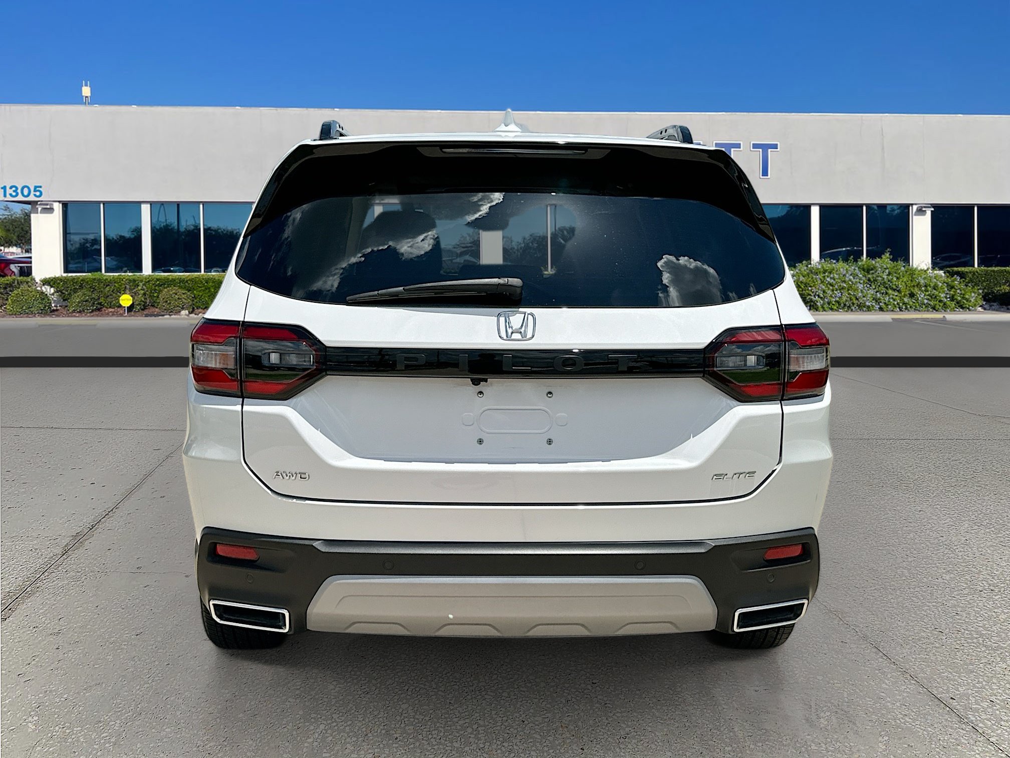 Used 2025 Honda Pilot Elite image 6