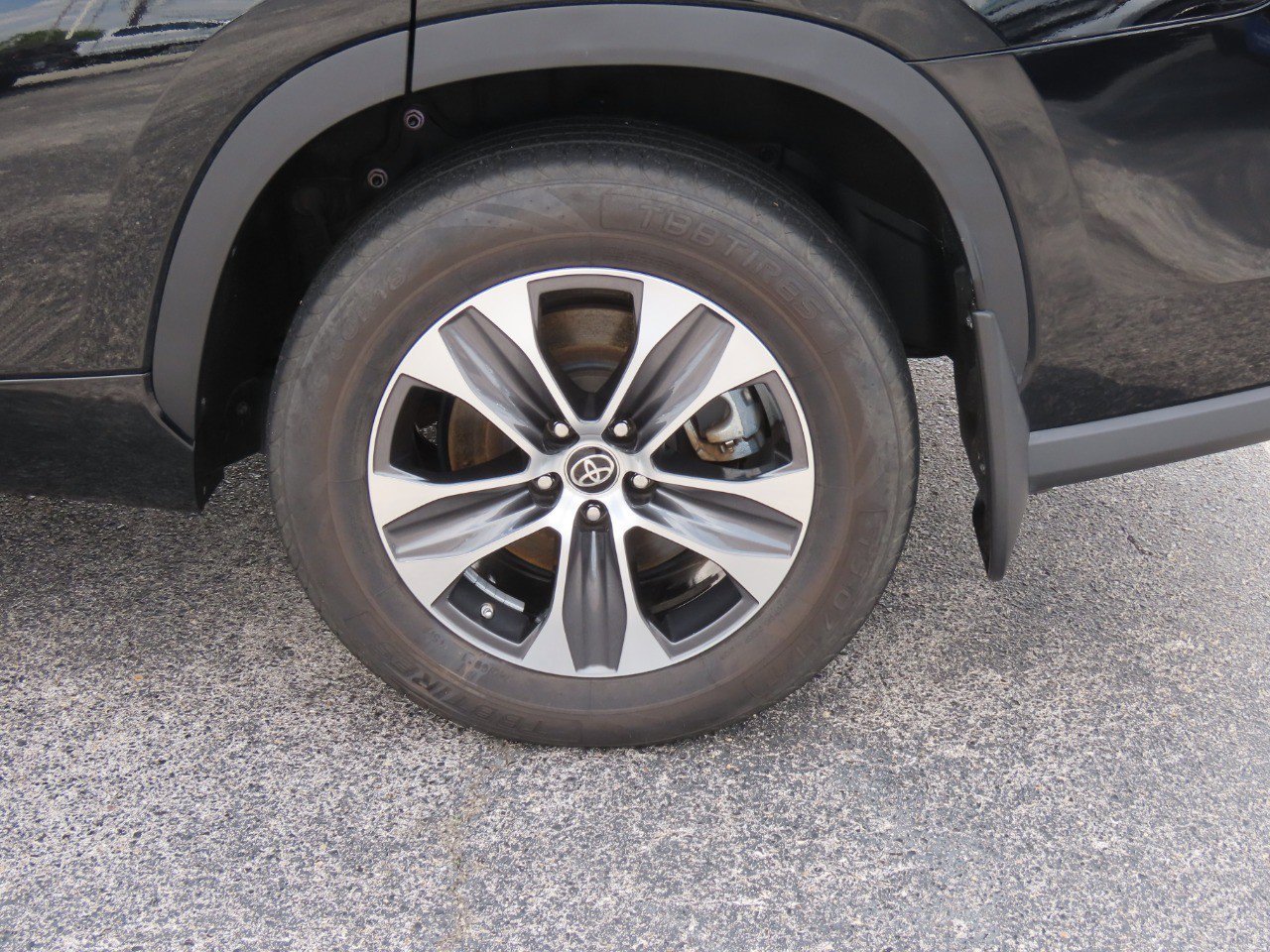 Used 2023 Toyota Highlander XLE FWD image 16