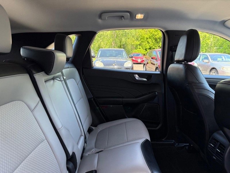 Certified 2023 Ford Escape SE image 9