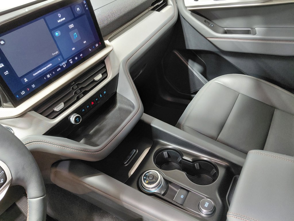 Certified 2025 Ford Explorer Active w/ Active Comfort Package AWD/4WD image 29