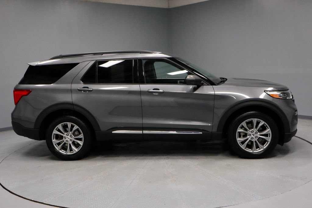 Certified 2022 Ford Explorer XLT w/ Equipment Group 202A AWD/4WD image 13