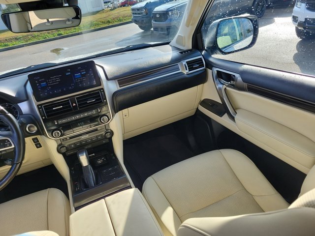 Used 2023 Lexus GX 460 Premium w/ Accessory Package image 21