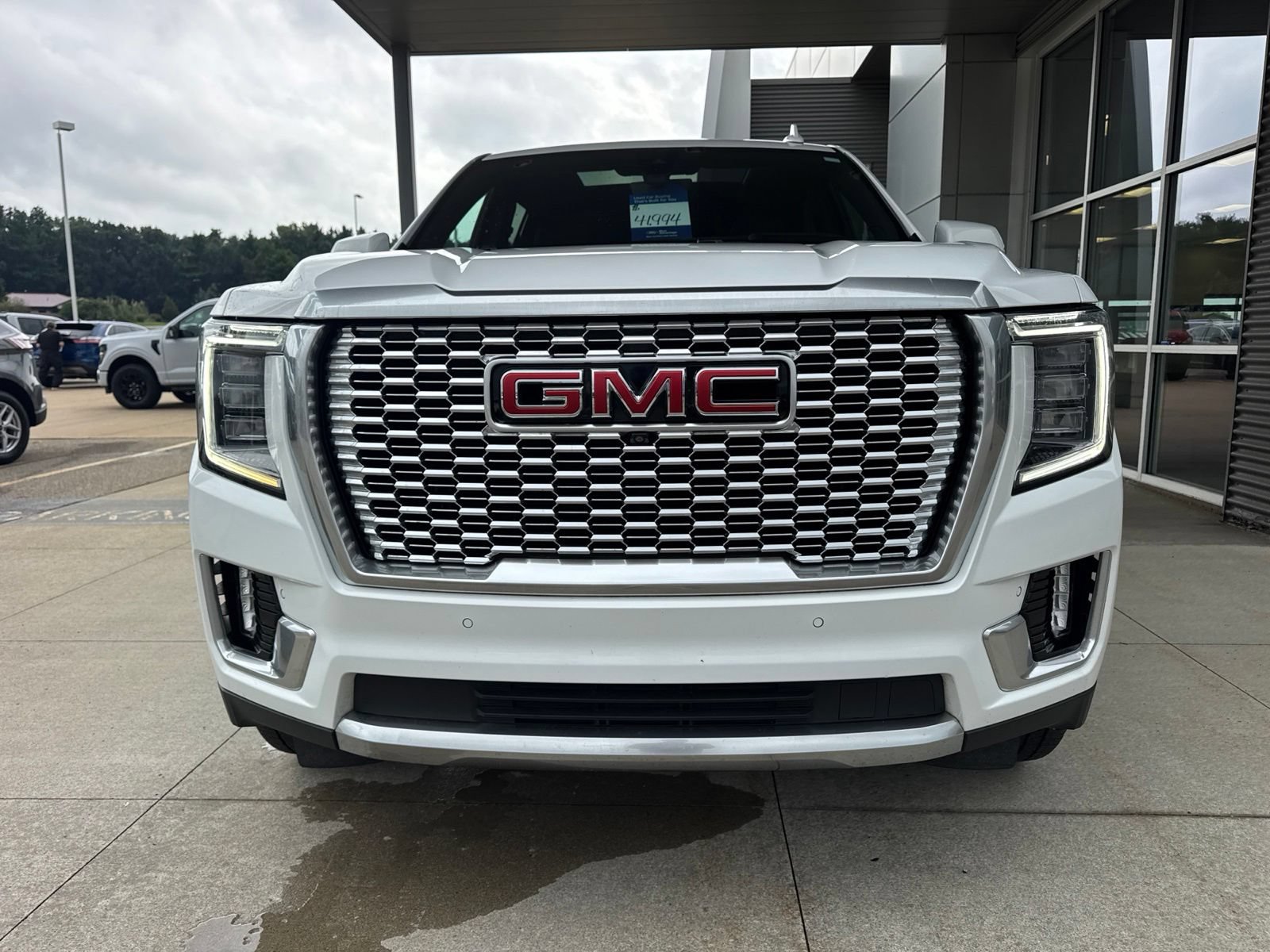 Used 2021 GMC Yukon XL Denali w/ Denali Premium Package AWD/4WD image 11