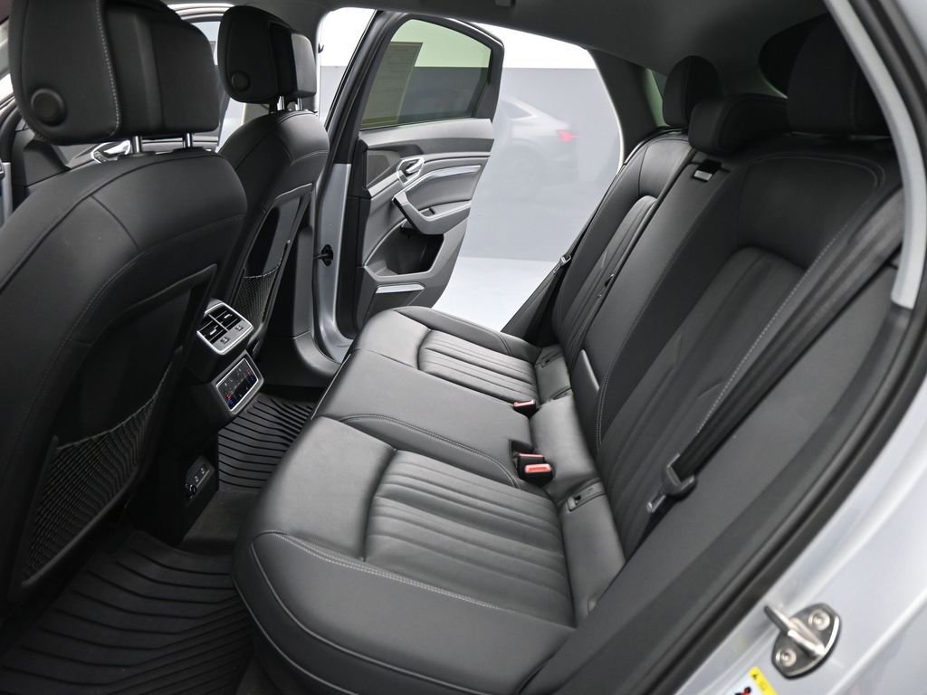 Used 2022 Audi e-tron Premium Plus image 20