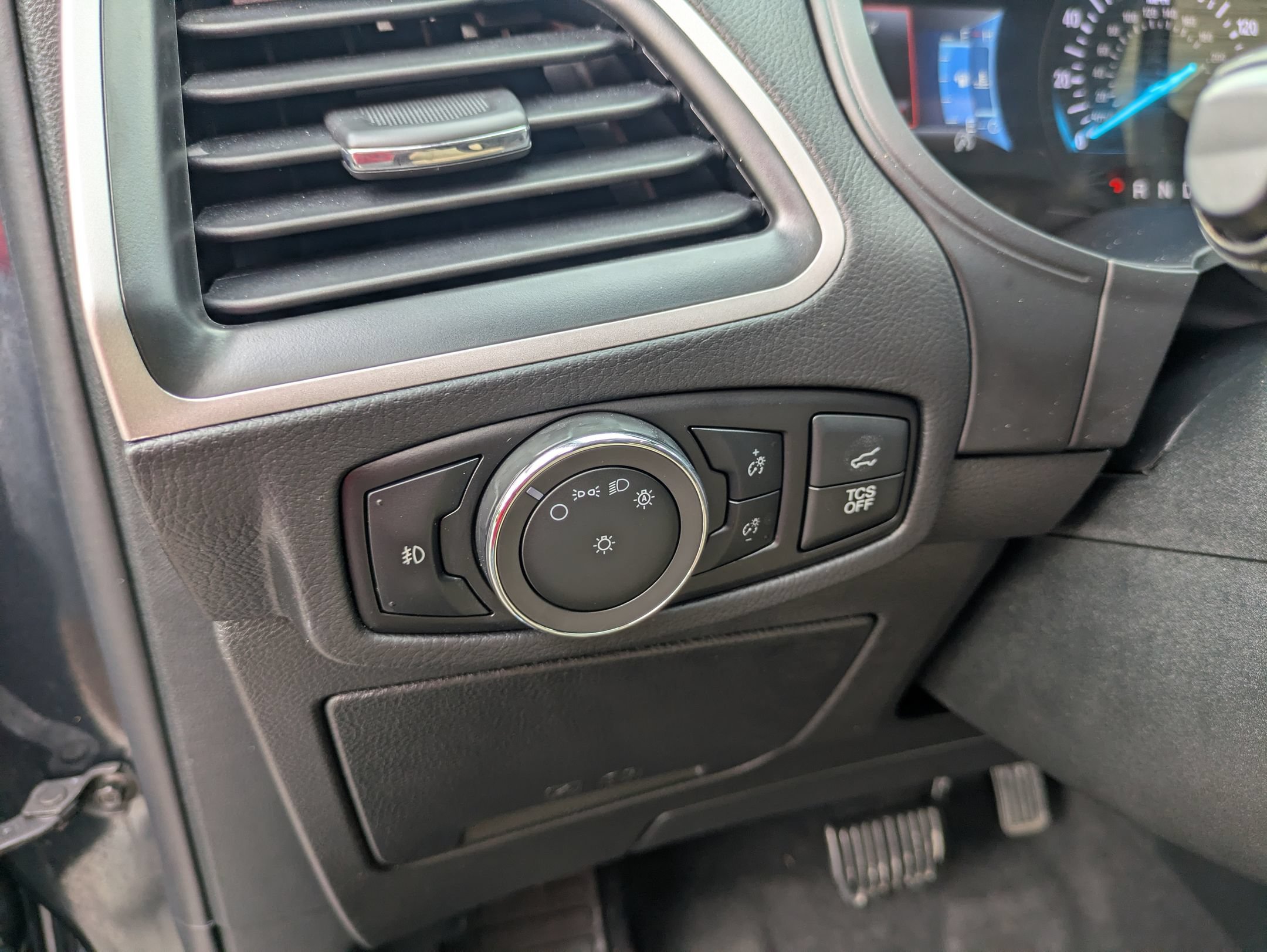 Certified 2024 Ford Edge SEL w/ Convenience Package AWD/4WD image 17