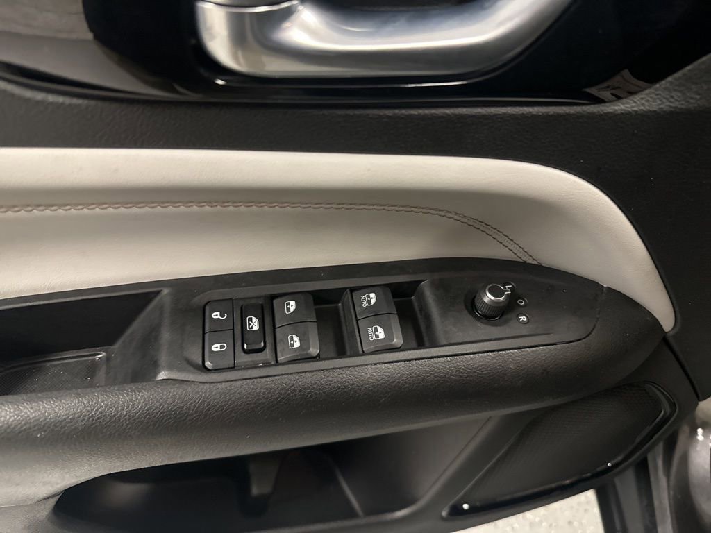 Used 2022 Jeep Compass Limited image 33