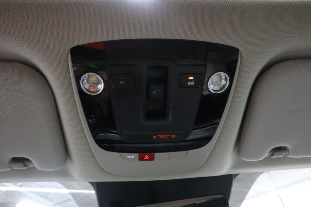Used 2025 Kia Sorento SX AWD/4WD image 31