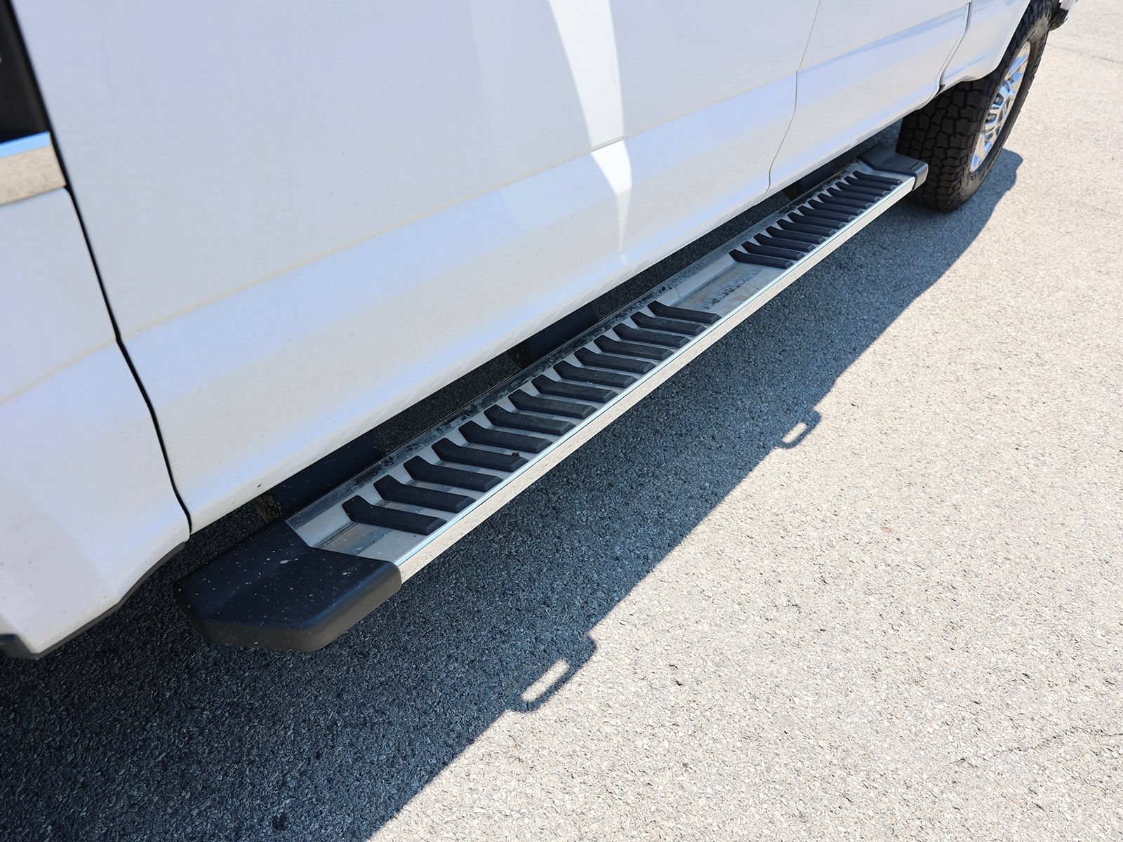 Certified 2019 Ford F250 XLT w/ XLT Premium Package AWD/4WD image 9
