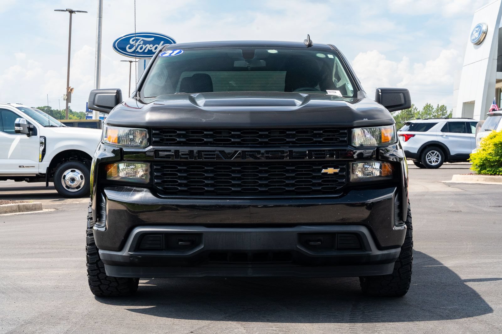 Used 2021 Chevrolet Silverado 1500 Custom RWD image 2
