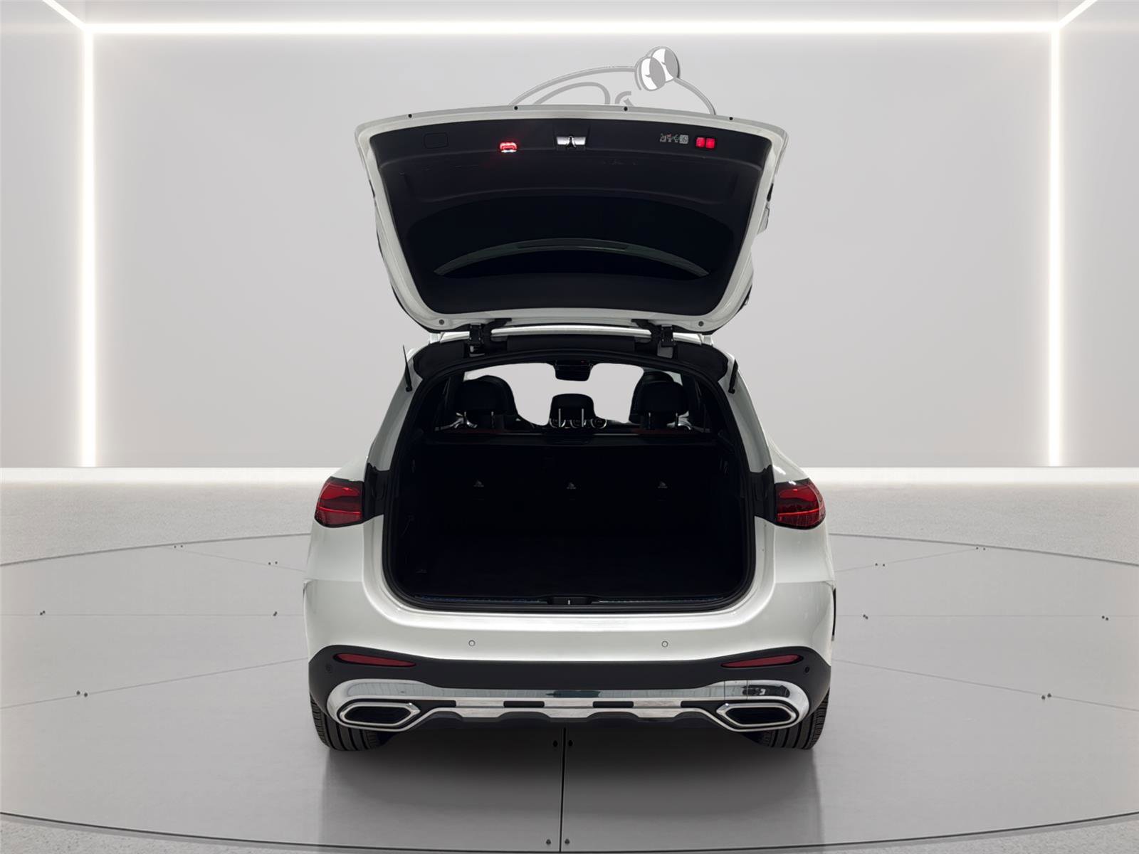 Used 2025 Mercedes-Benz GLC 300 4MATIC image 11