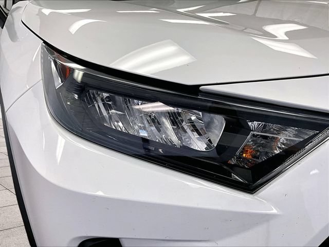 Used 2021 Toyota RAV4 LE AWD/4WD image 27
