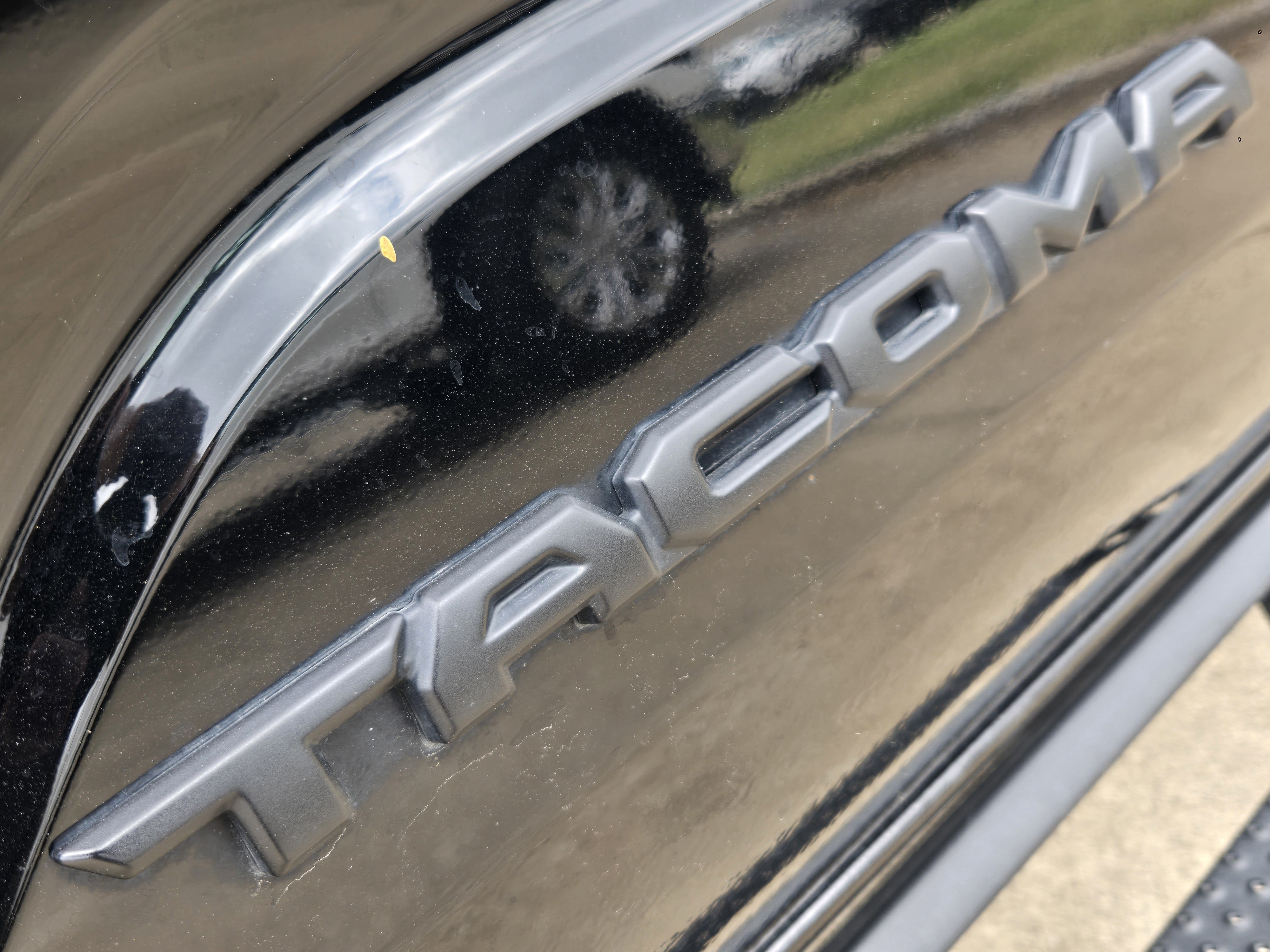 Used 2025 Toyota Tacoma SR5 AWD/4WD image 10