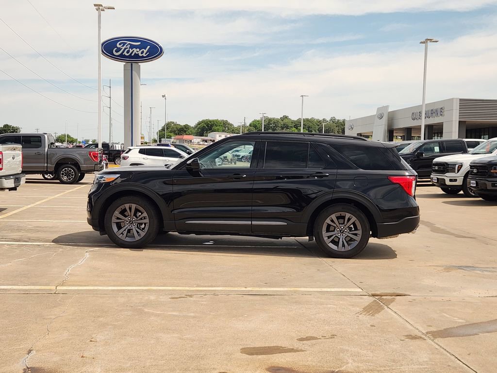 Certified 2024 Ford Explorer XLT w/ Equipment Group 202A RWD image 4