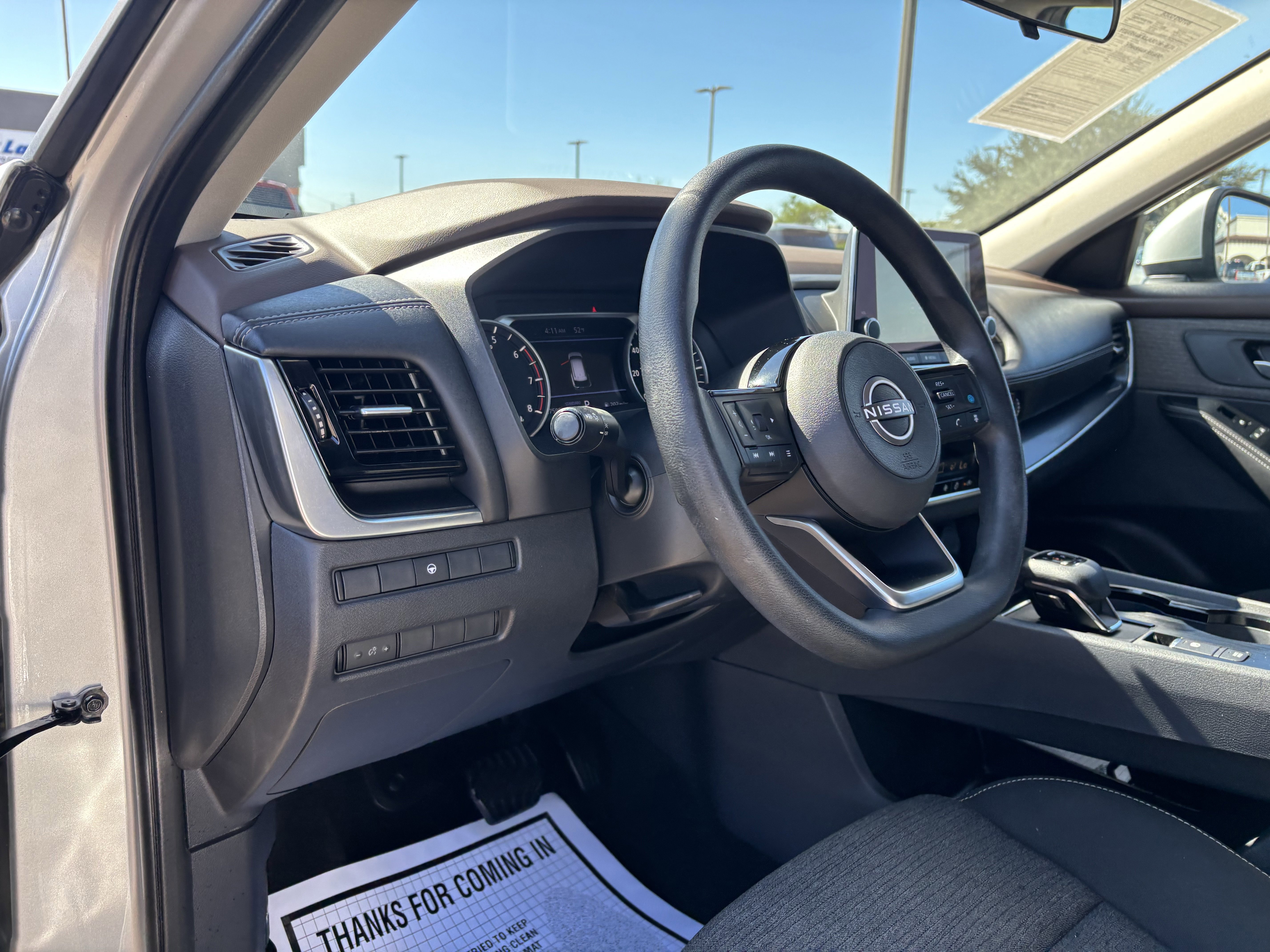 Used 2023 Nissan Rogue SV image 11