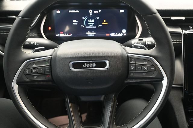Used 2025 Jeep Grand Cherokee Altitude AWD/4WD image 9