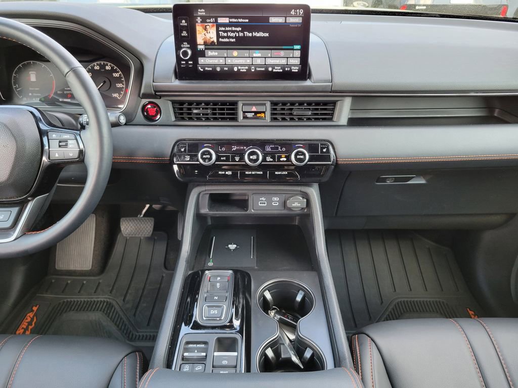 Used 2025 Honda Pilot TrailSport image 21