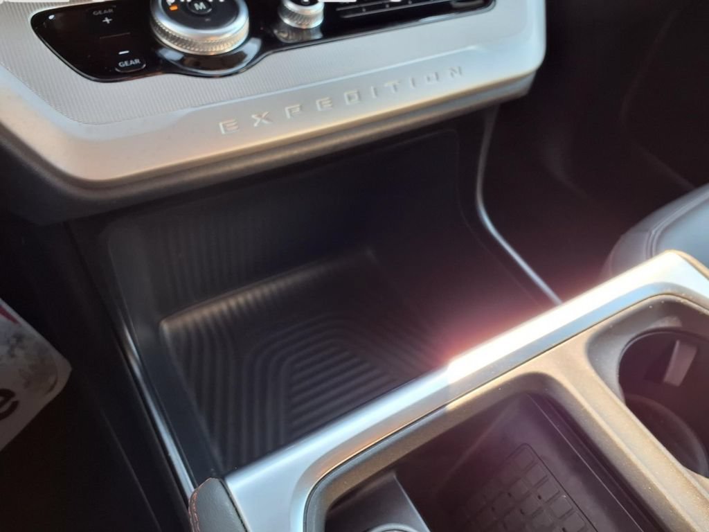 Certified 2025 Ford Expedition Active AWD/4WD image 16
