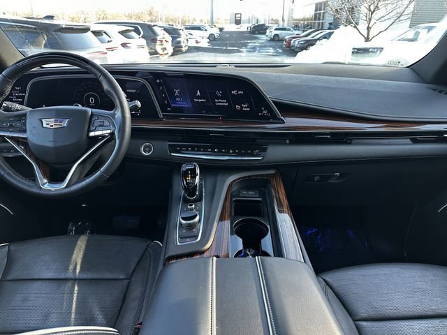 Used 2022 Cadillac Escalade Premium Luxury image 16