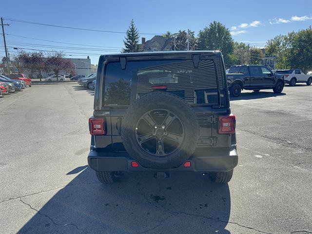 Used 2023 Jeep Wrangler Unlimited Sahara AWD/4WD image 3