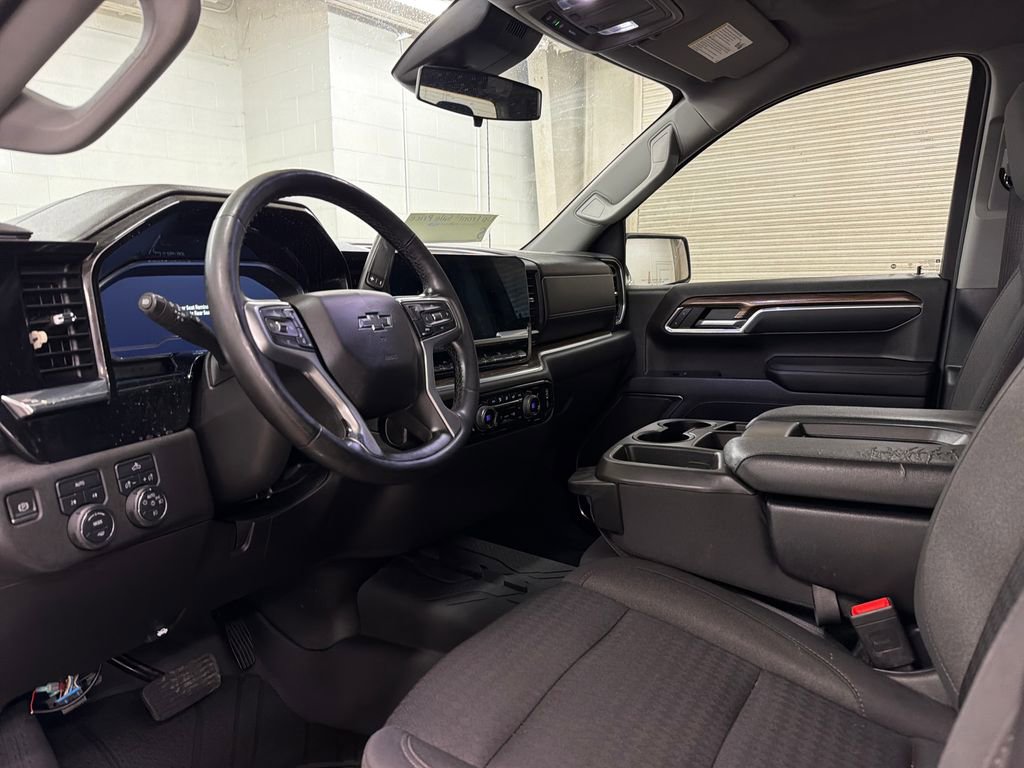 Used 2023 Chevrolet Silverado 1500 RST w/ Redline Edition AWD/4WD image 6