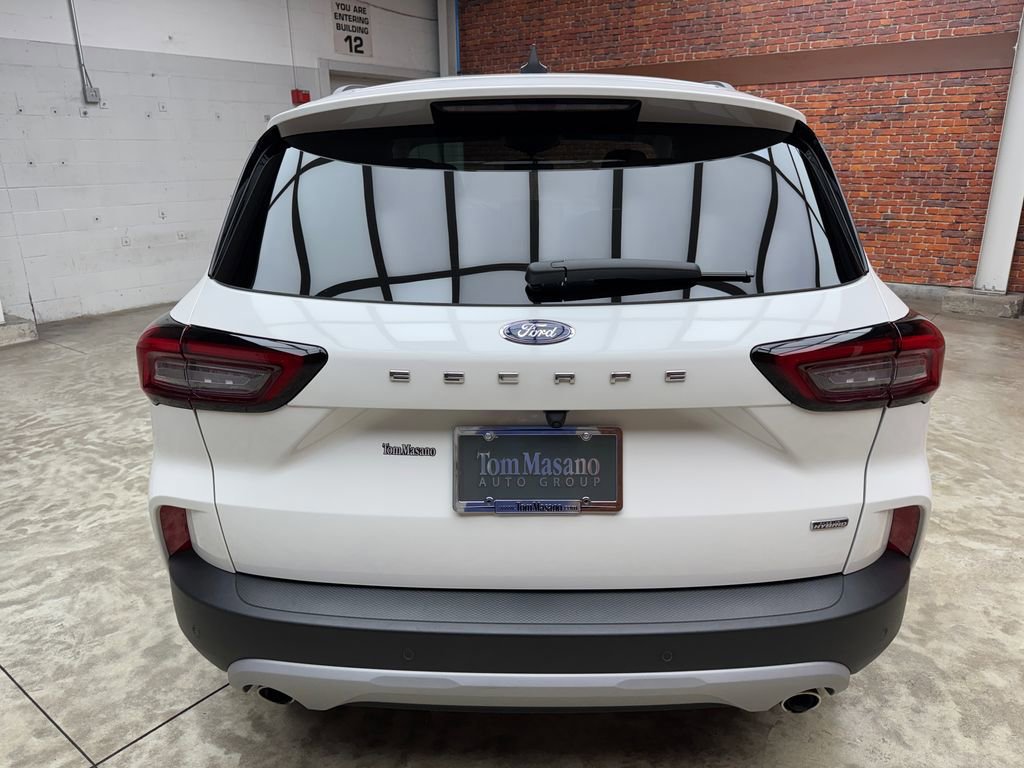 Certified 2025 Ford Escape SE FWD image 3