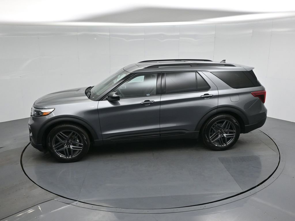 Certified 2024 Ford Explorer ST-Line w/ Class IV Trailer Tow Package RWD image 39