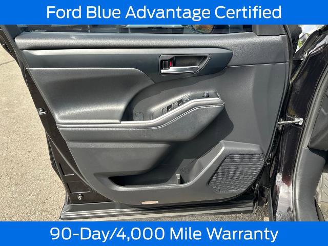 Used 2021 Toyota Highlander XLE AWD/4WD image 12