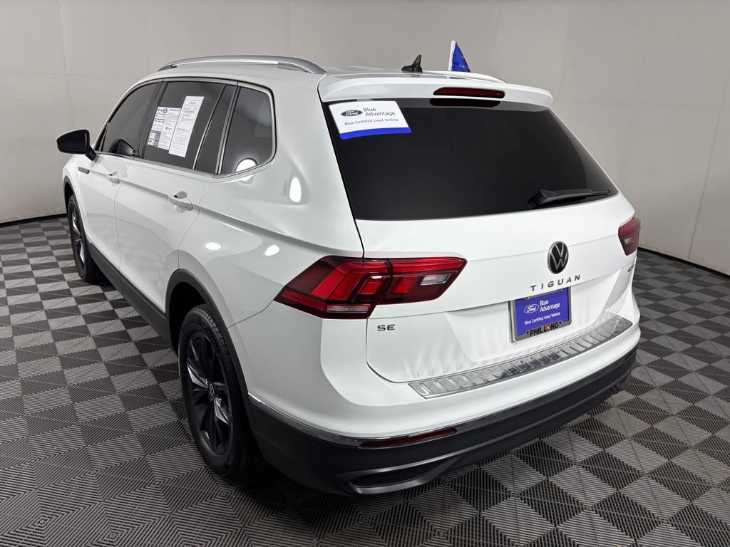 Used 2022 Volkswagen Tiguan SE w/ Panoramic Sunroof Package image 5