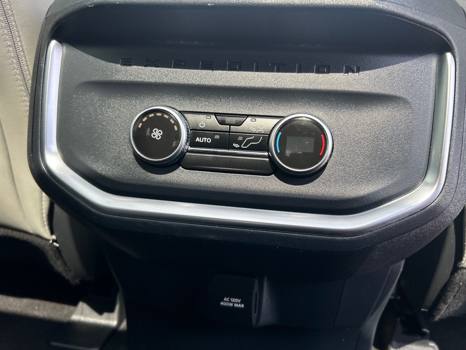 Certified 2025 Ford Expedition Active AWD/4WD image 27