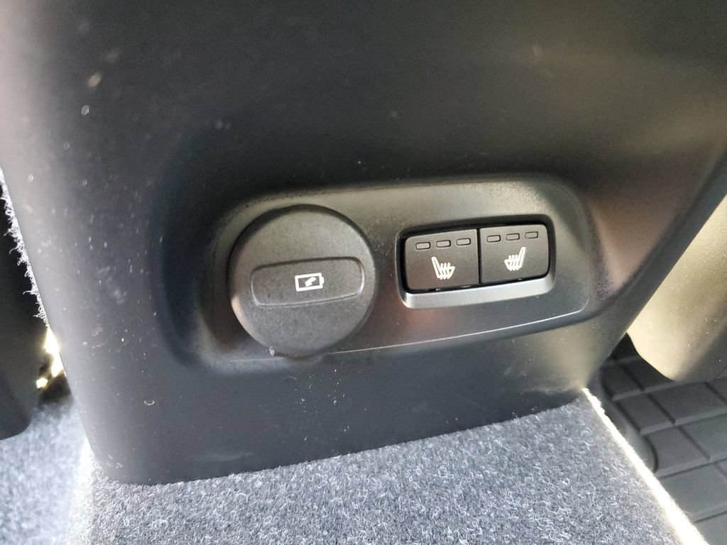 Used 2023 Volvo XC40 B5 Plus w/ Driver Assist Package AWD/4WD image 13