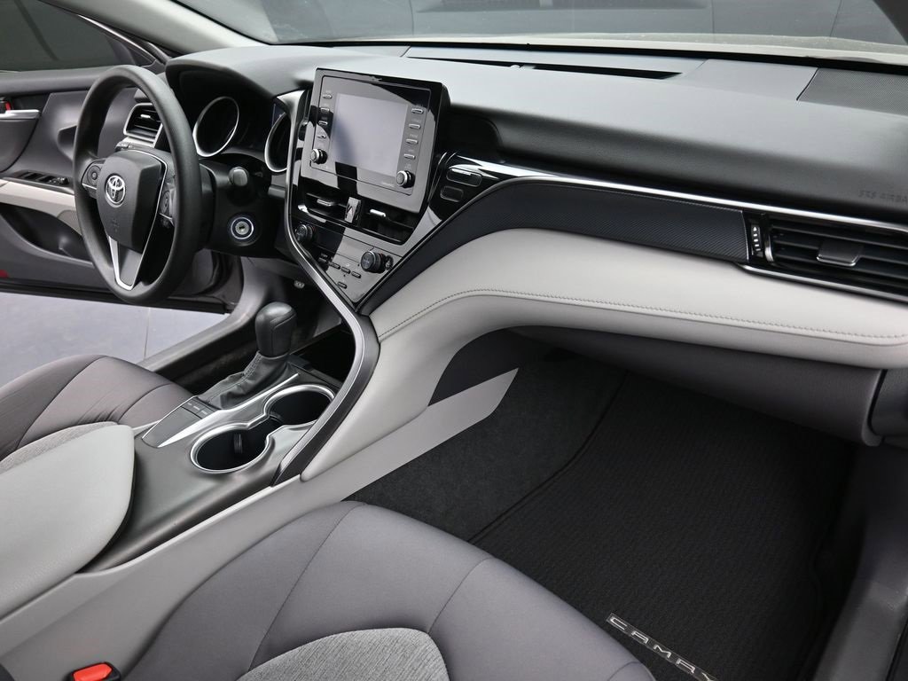 Used 2022 Toyota Camry LE image 16