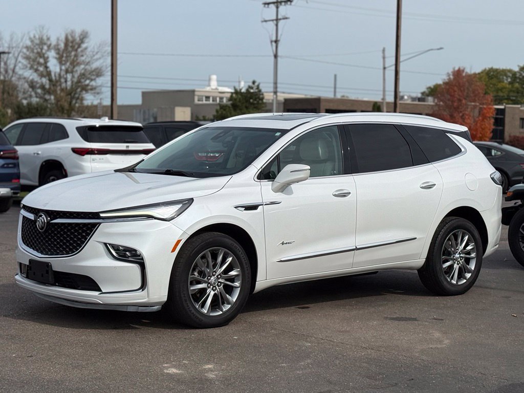 Used 2023 Buick Enclave Avenir w/ Avenir Technology Package AWD/4WD image 43