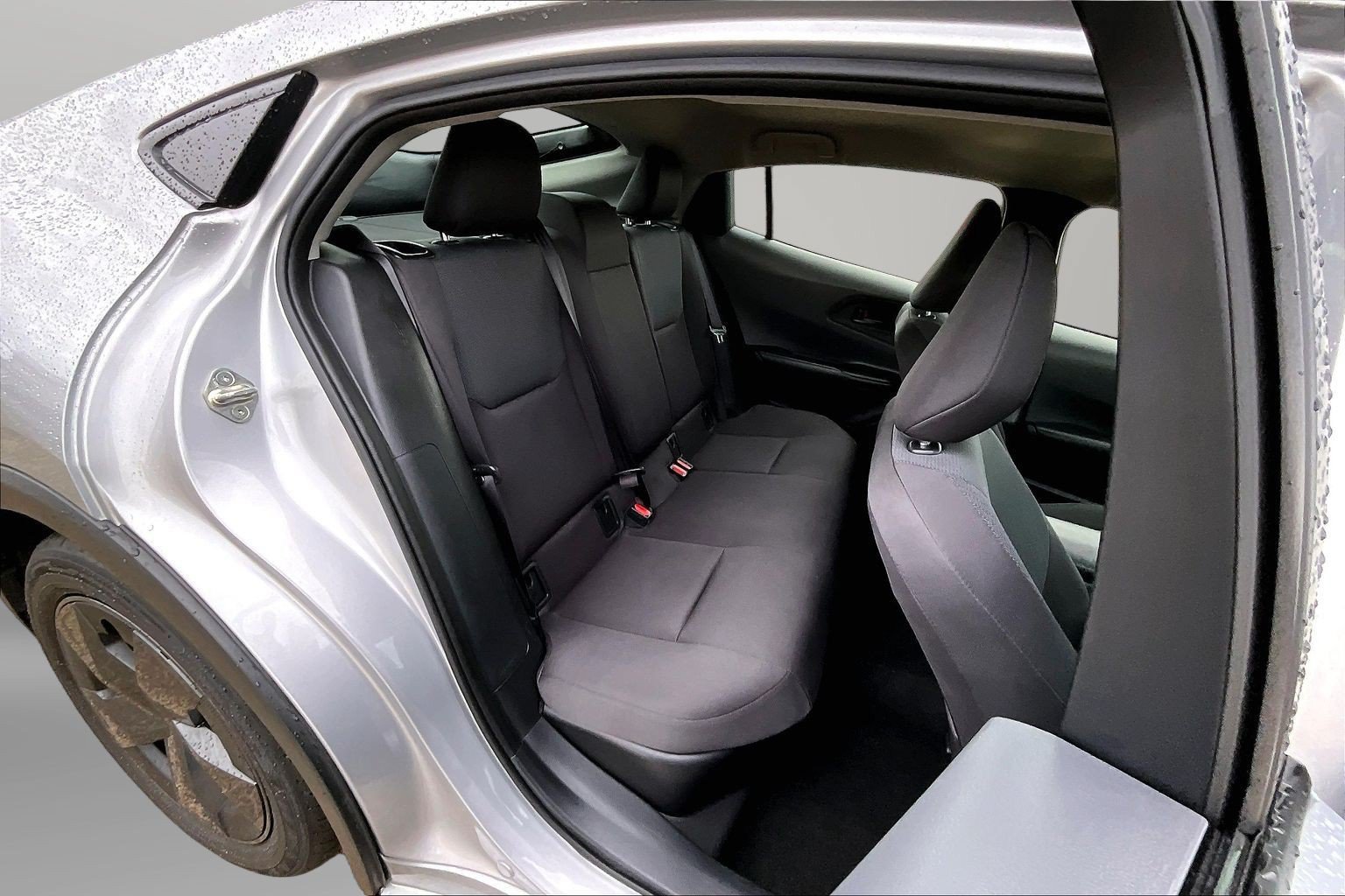 Used 2025 Toyota Prius LE FWD image 17